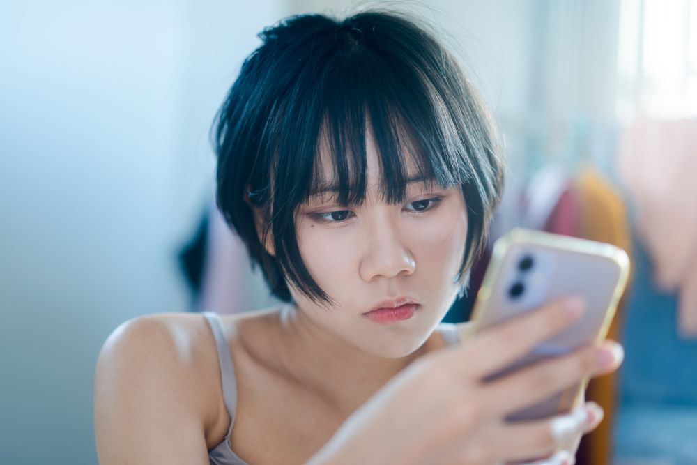 中國新二代在台灣社會中是新二代群體裡人數最多的，卻也是最不常被大家看到的。台灣與中國之間的特殊政治關係，是中國新二代在公共事務上隱身的重要因素。