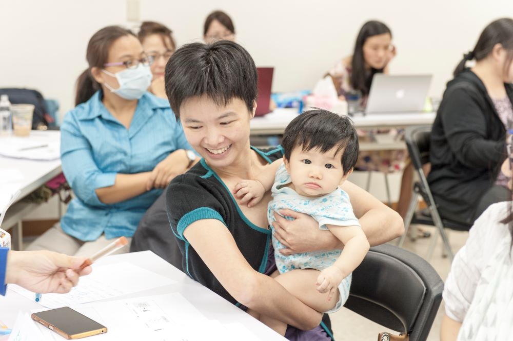 許多人希望職涯中可以有一段時間回家陪孩子，可是要重新回到職場時就會很掙扎，因為好像沒有一個「不要工作那麼多」的選項。