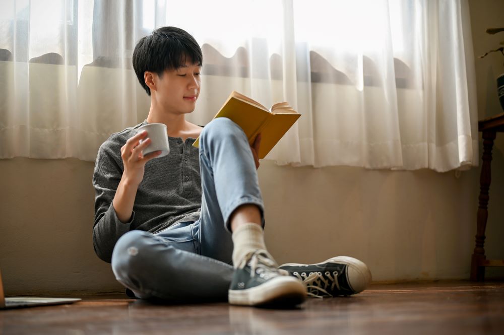 期許國文課是一堂可以引領「思辨」的課，教師可以透過自我經驗或感受為古文「轉譯」，使中華文化能藉由文本活起來，乃至於到學生的生活中都能用上。