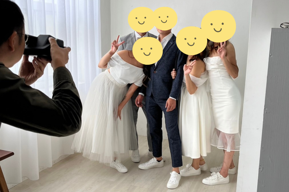 社工們陪著少年、少女們，抱著輕鬆期待的心情，和家人上點淡妝、穿上帥氣的西裝、美美的小禮服，一起拍張全家福！