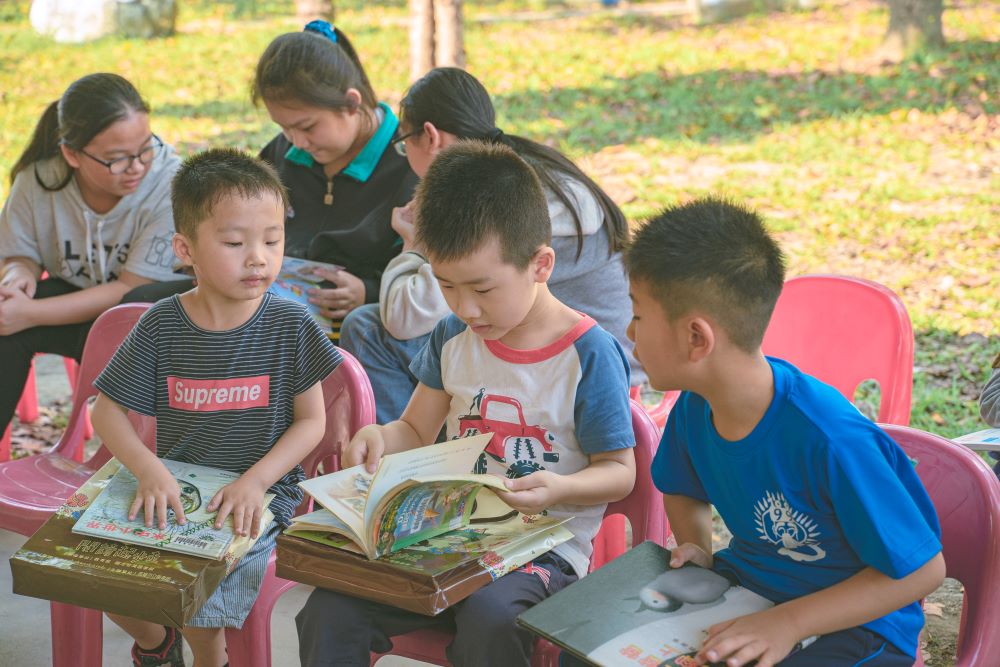 改善學生受教權更關鍵的部份，在於降低班級人數，讓每位孩子享有更多照顧。可惜，小班教學的倡議仍然牛步化。