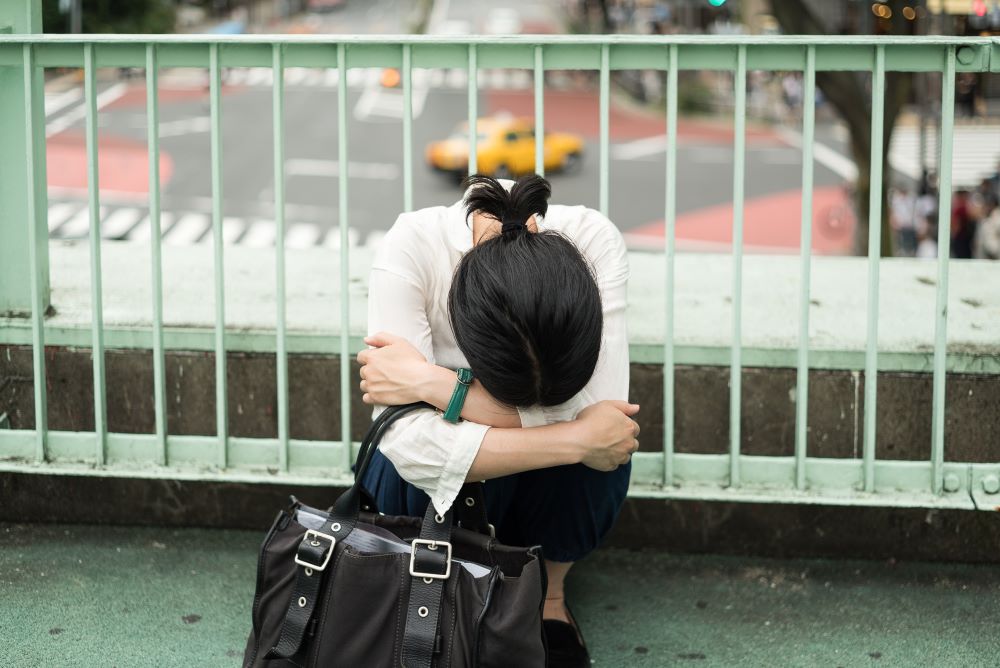 台灣政府擬於2030年留下19萬僑外生以填補到時的人力缺口，然而目前每年畢業留台的僑外生人數僅6,000餘人。在現實與目標之間，台灣的僑外生留台政策，還有哪些門檻需要突破？