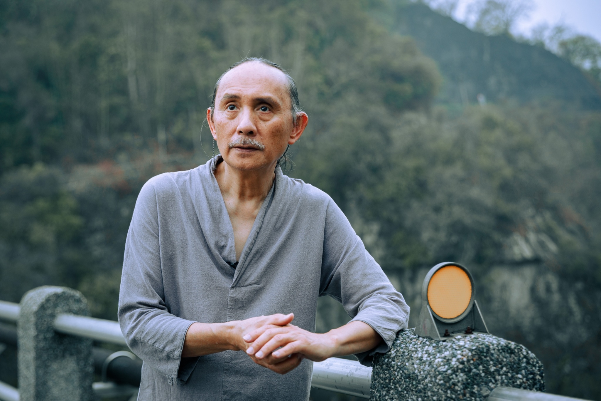 在白色恐怖中受到牽連的原住民後代，終其一生都在尋找那個斷根之前的家鄉。