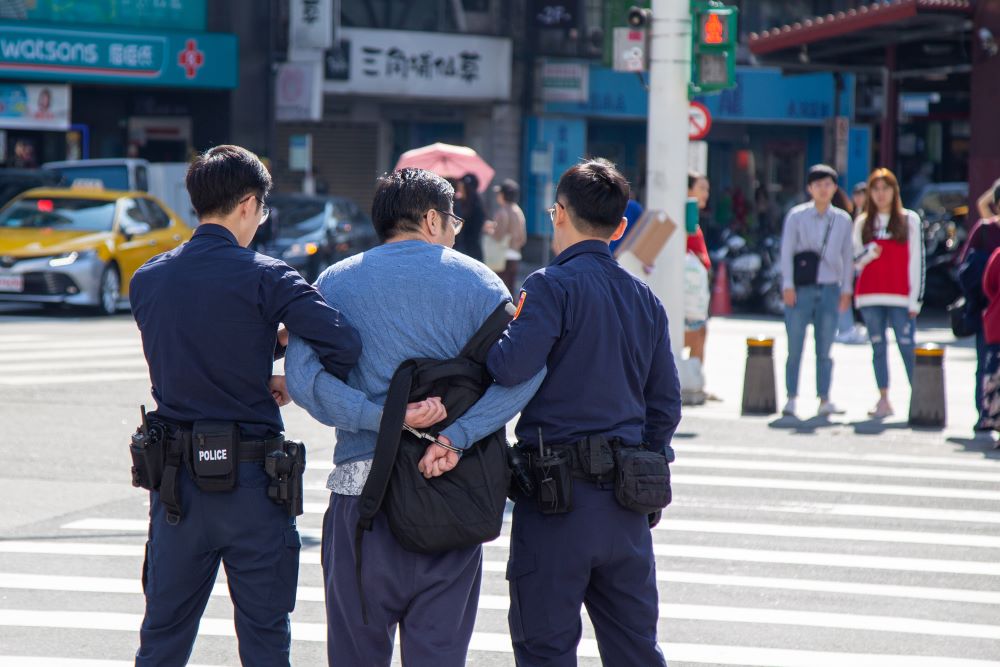 無論近年來執法暴力的對象是不是太惡劣才導致警察失控，警察在執法過程中仍需謹慎，因為這樣的暴力行為，同樣會對普通民眾造成影響。