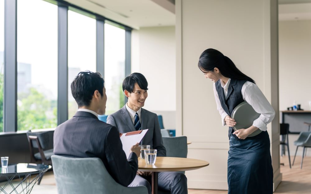 對企業主來說，移工是來幫自己維持公司經營，比起倒閉風險，其他付出還是划算。日本企業如何確保移工的工作和生活狀況？