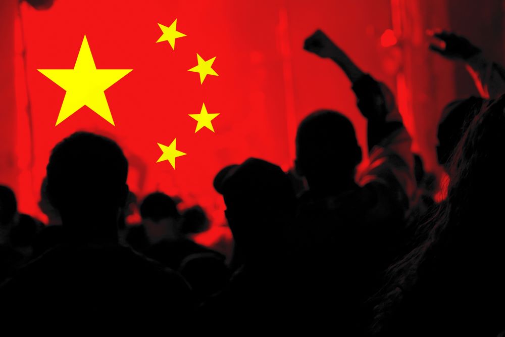 中共採取一系列手段來鞏固其政治權力，壓制異議聲音。