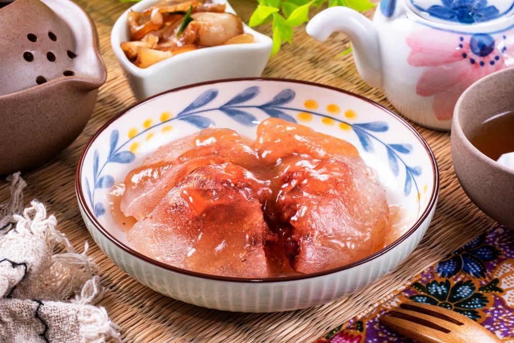 彰化肉圓，不只是肉圓，而是父母親他們整個世代的台灣人，懷抱夢想，劬勞打拚，連吃一顆肉圓都要再三考慮的心情，非常克制，非常壓抑。