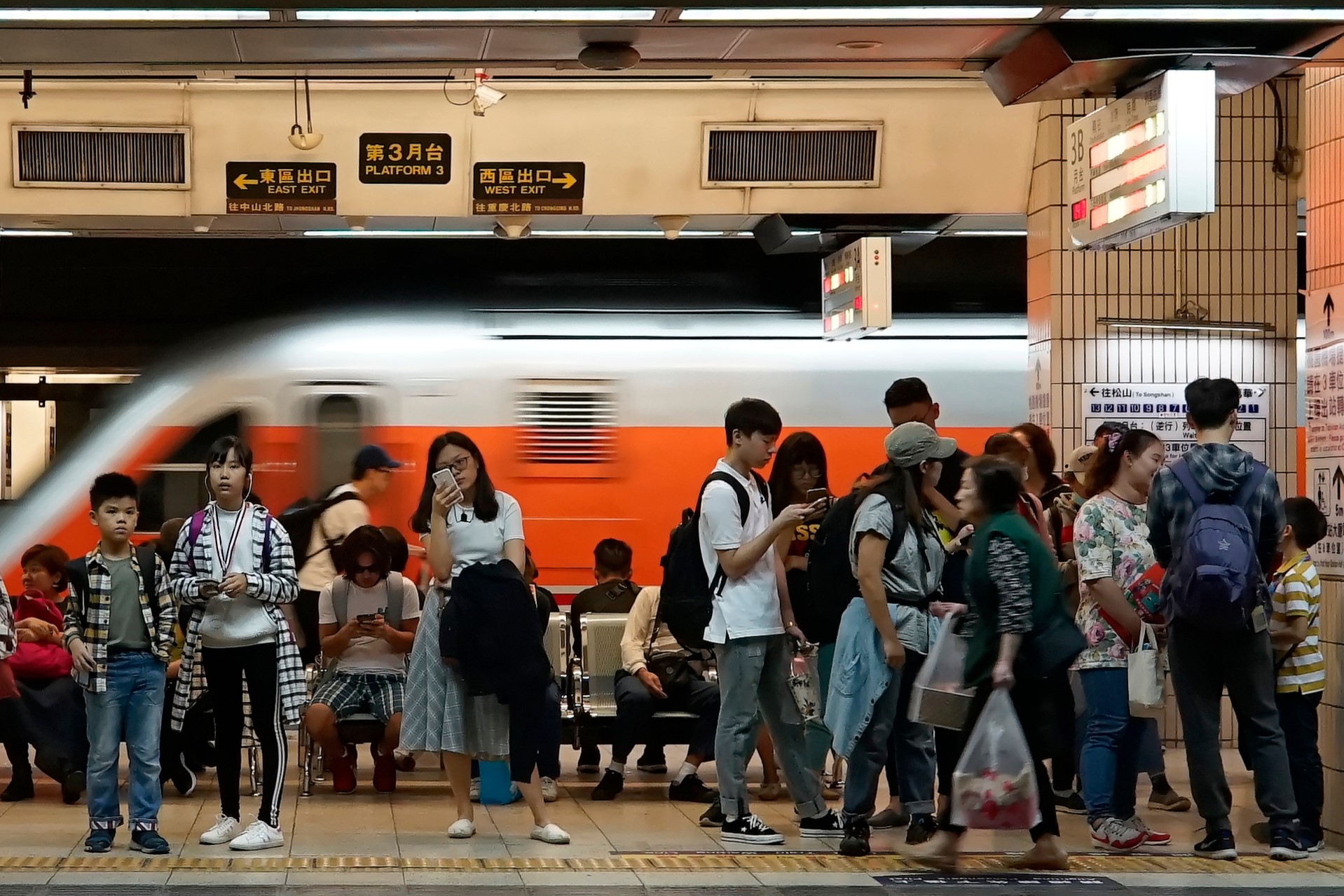 障礙者搭乘公共交通時可能面臨挑戰，但他們期望的不是同情施捨，而是理解、尊重與必要的服務。