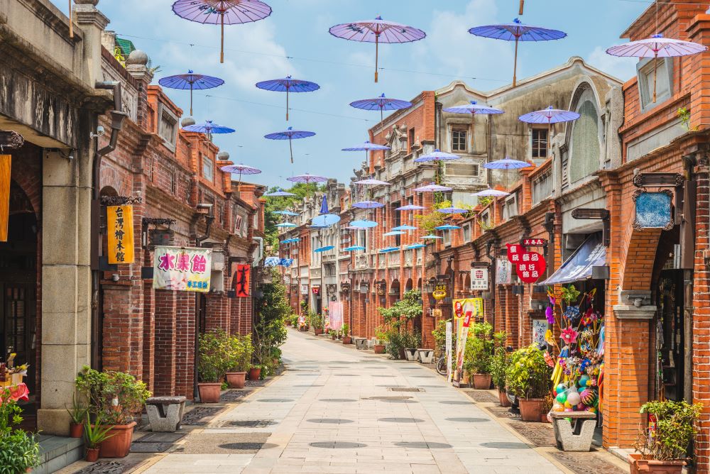 儘管將歷史建築納入容積移轉範疇，但因市場供需不均，文資面臨價格與交易成本競爭劣勢。台灣文資容積移轉制度在實行上，究竟還有什麼限制？