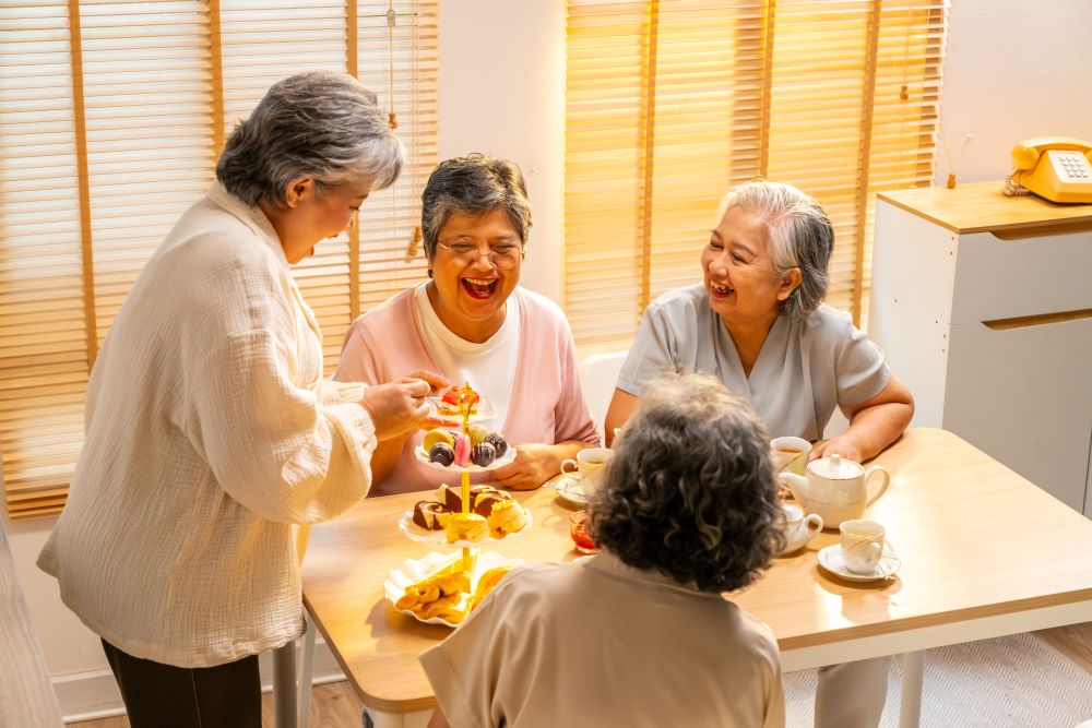 日本老人之家的專業，讓入住者和家屬感受到如家般的安心，也體現了優質機構的根本理念，這裡不是介於醫院與家之間的「暫時性居所」，而是「度過人生最後一段的家」。