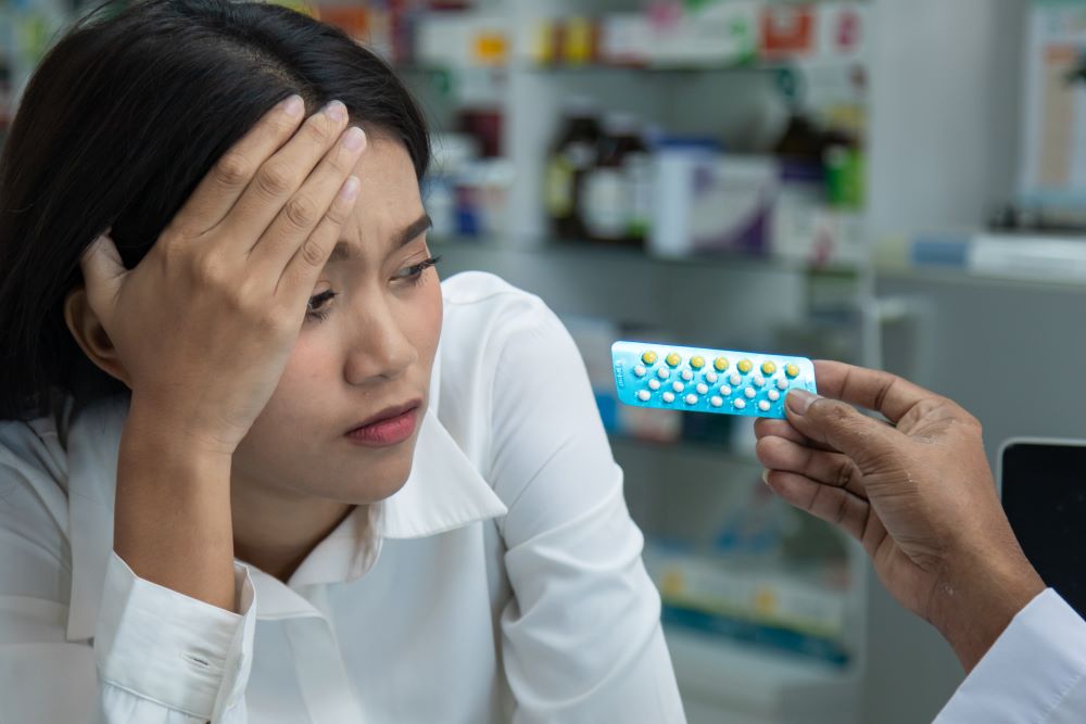 女性目前在台灣若欲取得事後避孕藥，仍需經醫師處方，無法直接至藥局購買。
