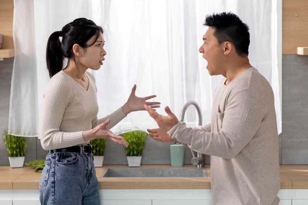 在日常生活中，我們經常面對「應然」與「實然」的抉擇。有些人堅持理想和道德，認為事情應該如此，而有些人則更重視現實情況，強調務實與規範。