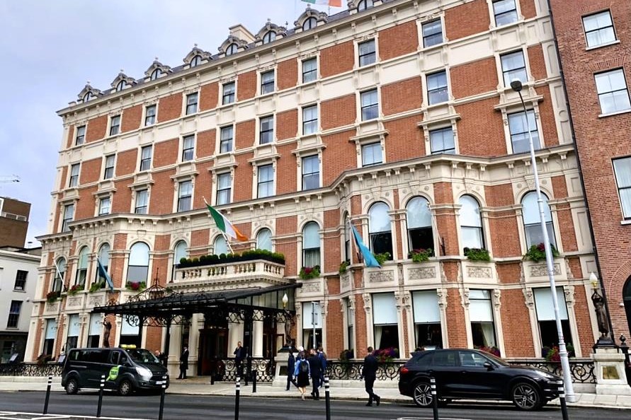 都柏林著名的聖史蒂芬綠地（St. Stephen's Green）與周邊喬治式建築群建立於18世紀，當時這裡是大英帝國第二大城的時尚地帶。