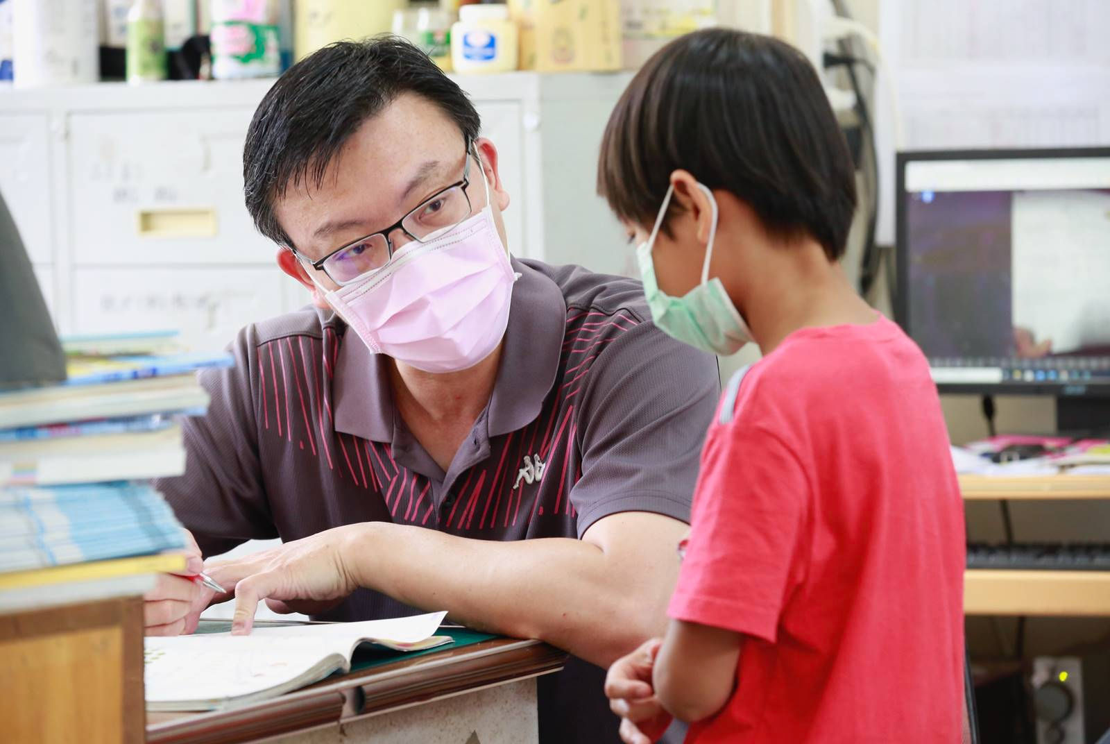 呂家賢總是用滿滿的愛，陪伴孩子走過生命中的困難挑戰，看到孩子成長，是他最大的喜悅。