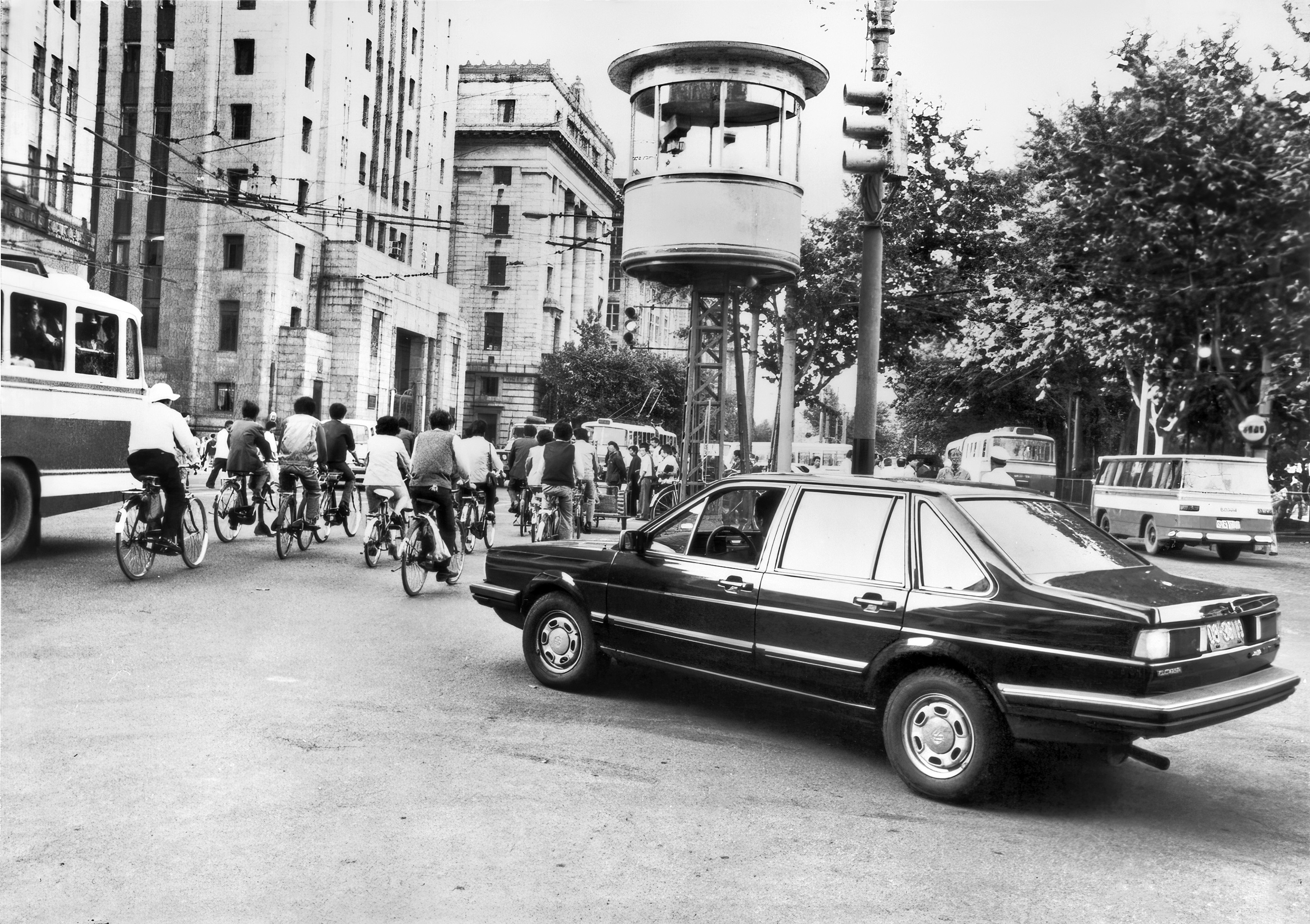 上海街上的福斯桑塔納，1985年。
