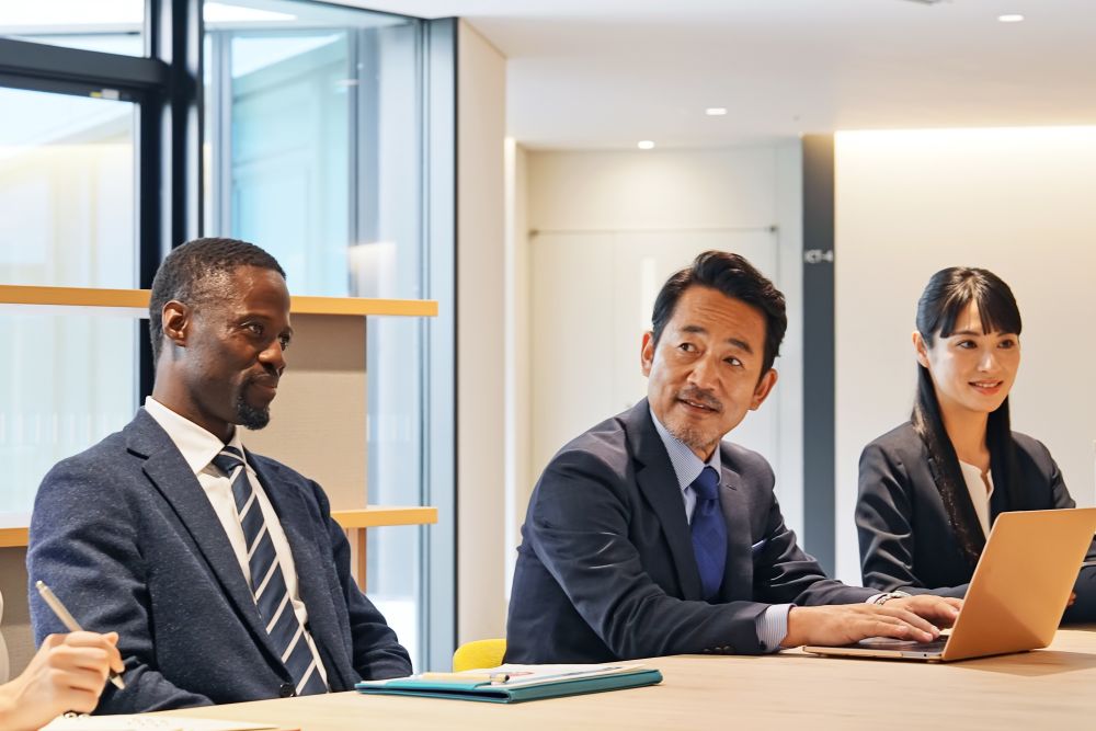 日本長照產業缺工，外籍人才是解方？但真正的難題，不是「找人」，而是「留人」。