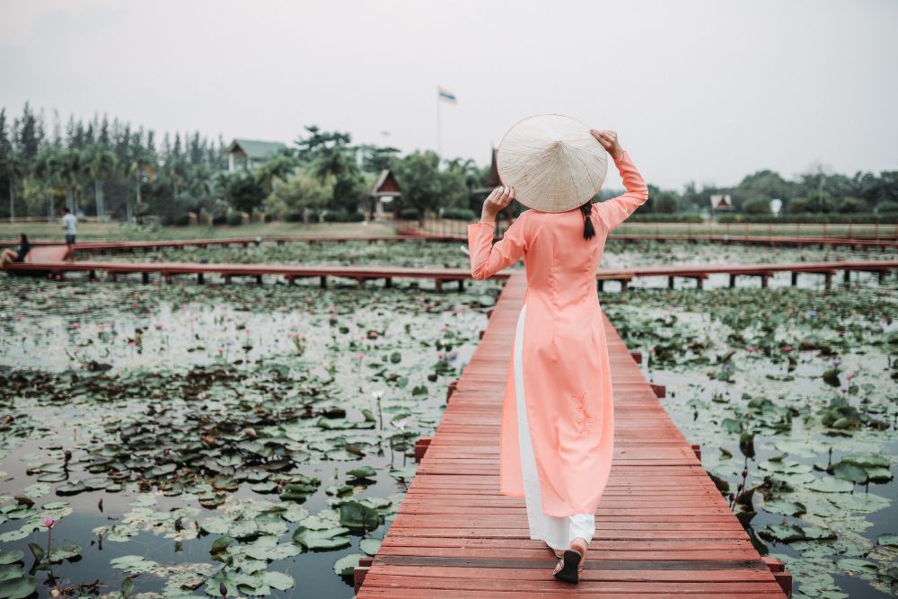 很多人認為，新住民女性嫁來台灣是為了錢，甚至只是「假結婚」。但真相往往比這些刻板印象要複雜得多。