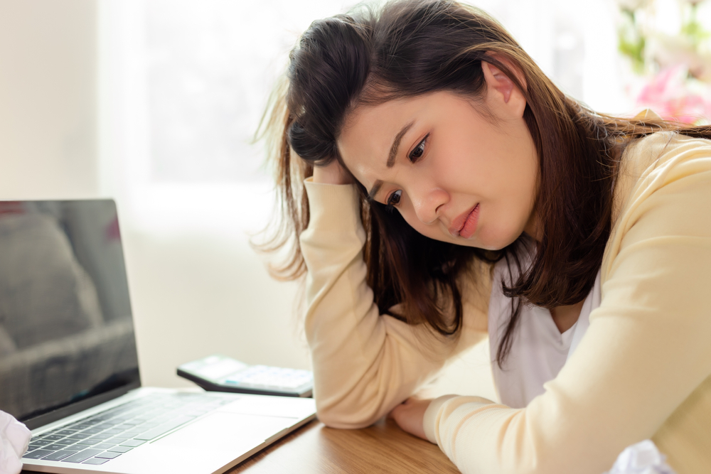 從家庭到職場，始終學不會說「不」，「不能讓人失望」的緊箍咒究竟怎麼捆綁著長女？