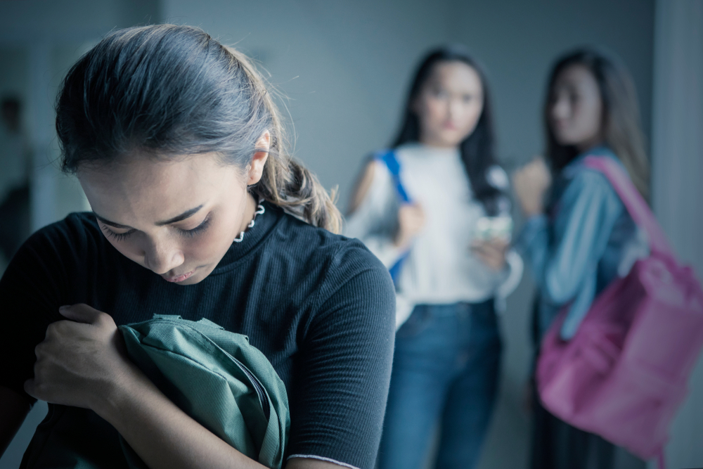 與學生人數掛鉤的教育補助政策，讓學校的首要任務成了維持學生人數，至於辦學品質是否優良，只是加權高低。對學校而言，學生彷彿成了一種商品，成為學校取得經費的手段。
