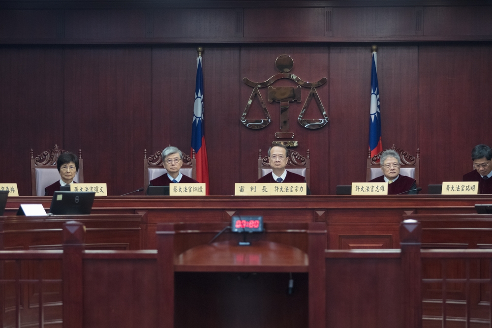 當法庭變成直播間，是否真能監督法官、促進公正？還是反讓司法承擔輿論壓力、失去真實？一念之差，天堂或地獄。