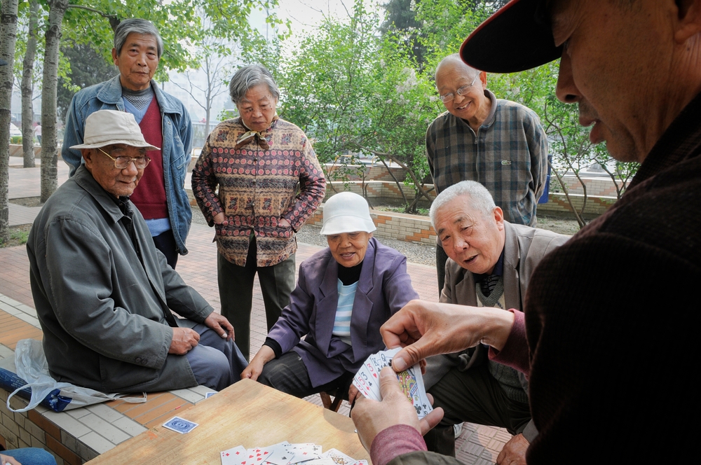 北京老大爺怎麼可能不談政治？但或許有很多人台灣人會疑惑，「那不會被抓嗎？」