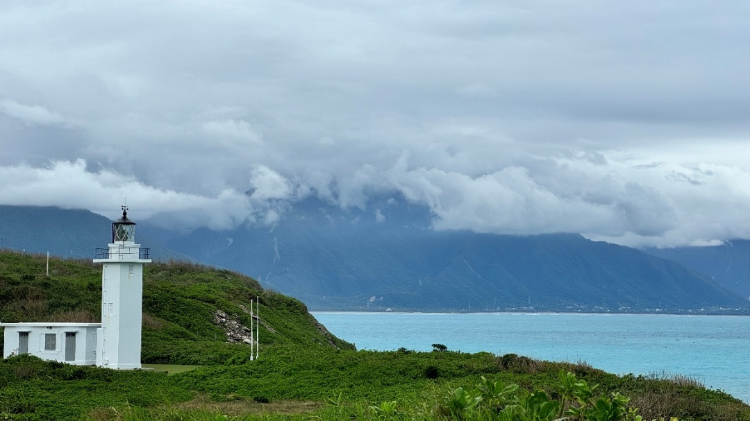 火車環島的4天旅程，原只是短暫離開現實生活，但每一站的風景與邂逅，都在提醒我：逃離不是拒絕現實，而是為了更好地回歸。