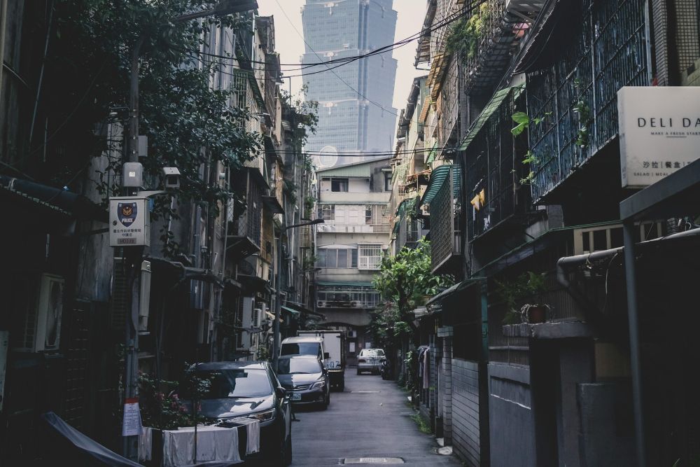 台灣房東逃漏稅，幾乎是公開的秘密。為什麼一直改不了？ 因為現行制度讓「不登記」變成最安全、最便宜的選項。但西班牙、葡萄牙、愛爾蘭做到了，他們怎麼翻轉黑市租屋？