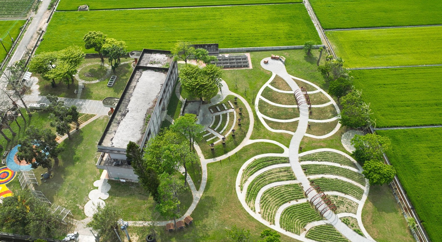 重建後的正義國小成為生態友善的校園。