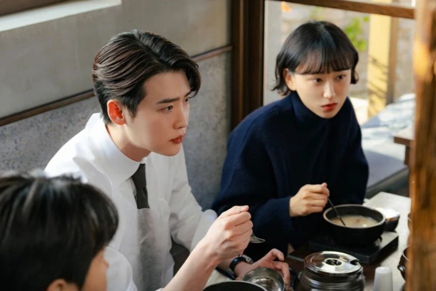 韓劇《瑞草洞》是「職場＋美食＋同事情誼」的職場群像劇。我特別喜歡的是這些相處時間可能比家人還要長的同事關係，出現在戲劇之後，變得很容易對號入座。