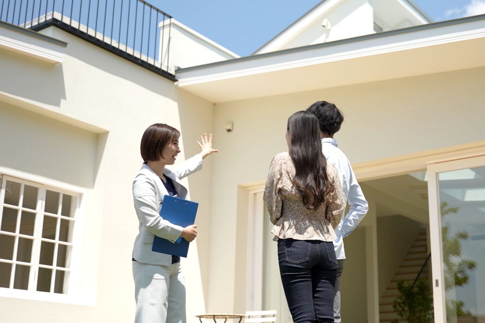 疫情下的房市就像一場「心理遊戲」。恐慌購買、敬畏、稀缺感與 FoMO 交織在一起，不僅推高了價格，也讓市場更加波動。