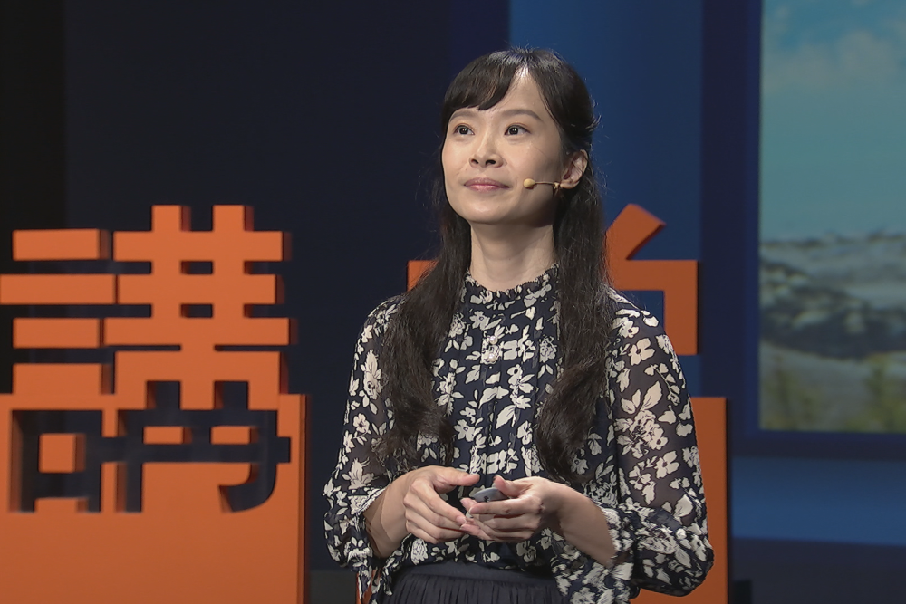 諮商心理師蔡宜芳，訴說性別角色框架從何而來，該如何學習覺察與鬆動信念，看見情緒背後的需求，重新把自己愛回來。