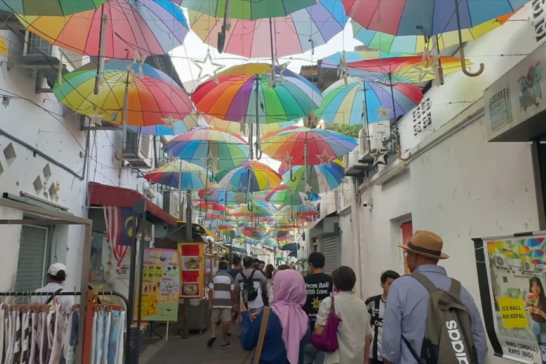 這幾年，台灣人熱衷到海外置產或移居，當歐美門檻愈來愈高，距離台灣飛行距離4個半小時的馬來西亞，正悄悄成為台灣人的「第二家園」。