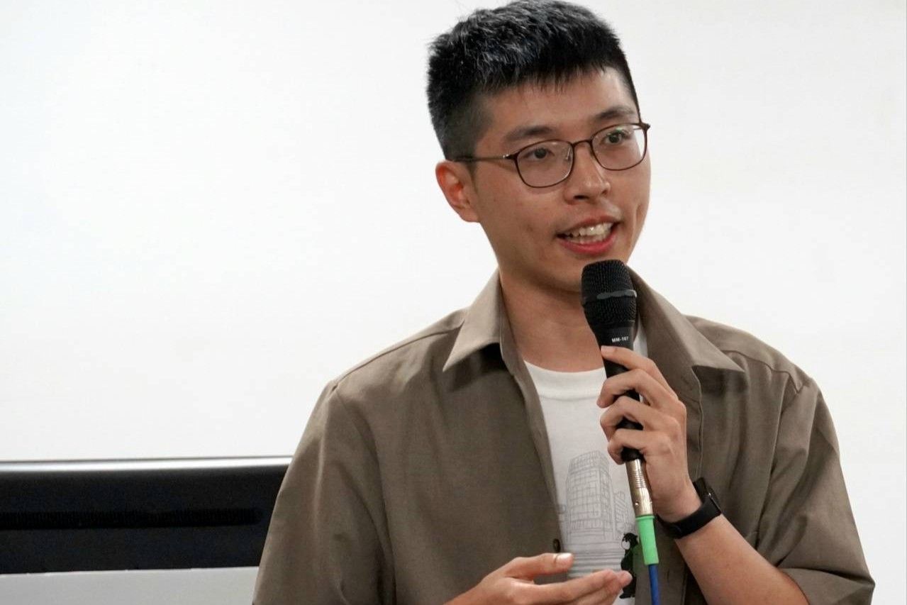 現為國立台灣師範大學附屬高級中學國文科教師的許明智，回憶起何時開始覺得自己適合成為教育者，「國中應該是關鍵期。」