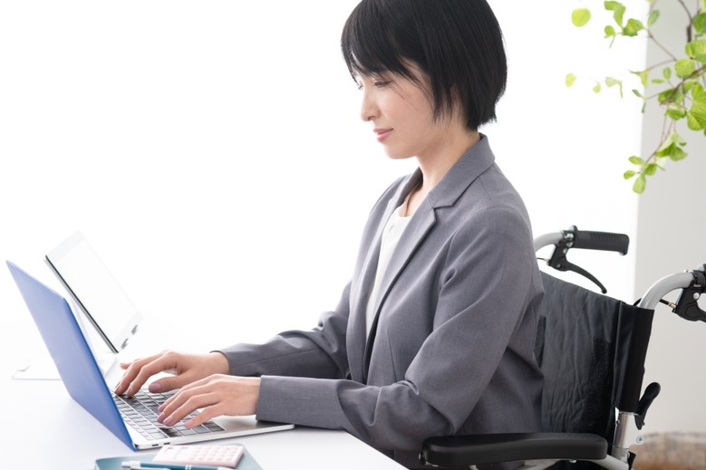身心障礙者雇用不僅是法律所規定的責任，更是企業和整個社會共同努力的結果。中間管理層在其中扮演著至關重要的角色。