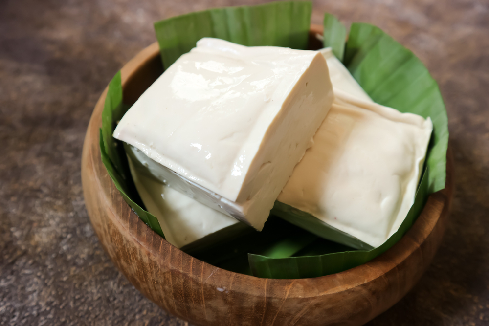 愛吃豆腐的我，也好希望住家附近就有一間全家人經營的豆腐店，可以清早穿著拖鞋，拿著便當盒去買裸裝的板豆腐，或是拿保冷袋把店內的各種豆腐產品都掃回來……本文圖片皆為示意圖。