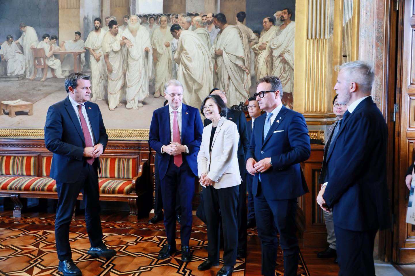 蔡英文到訪義大利參議院，並由參議院副議長錢益友（Gian Marco Centinaio）親自接待。