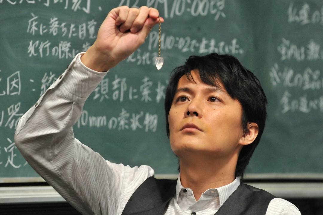 幾乎與東野圭吾筆下的「神探伽利略」湯川學畫上等號的福山雅治說，身為東野先生作品的住人，同時也是一位讀者，往後會持續在東野先生孕育出來的作品感受其魅力，正因為如此，他沒有辦法說出告別的言語。