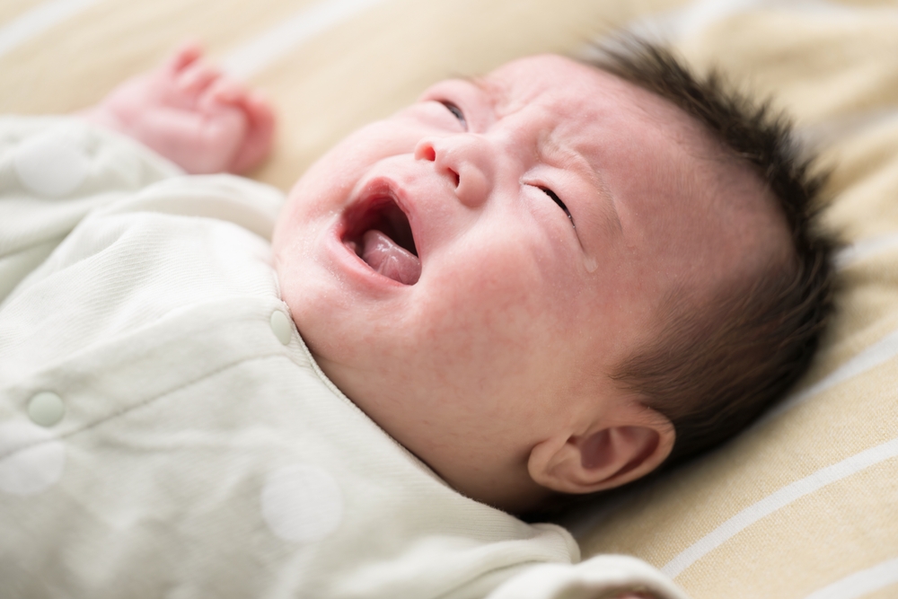 如果制度不斷增加監視器、稽查與懲罰，卻沒有同時檢視托育現場是否缺人、照顧者能否獲得支持、主管能不能及早發現壓力與異常，那麼我們看見的，可能永遠只有事件最後發生的幾分鐘。那幾分鐘如何在幾個月的疲憊裡逐漸形成，往往就這樣被忽略了。
